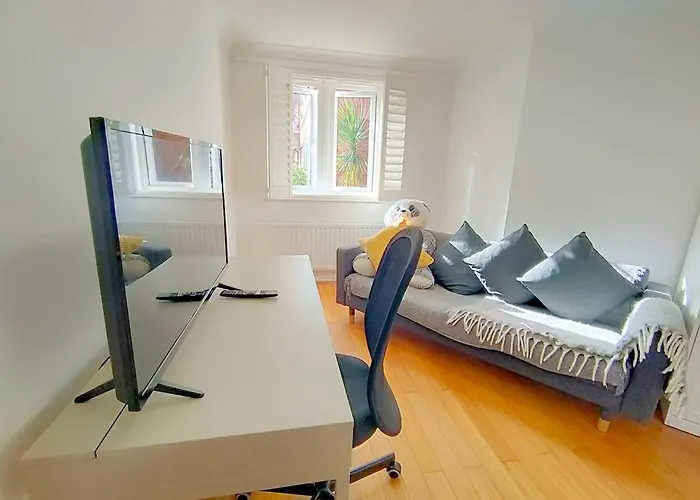 Spacious 3-Bed Cosy Flat In Westminster
